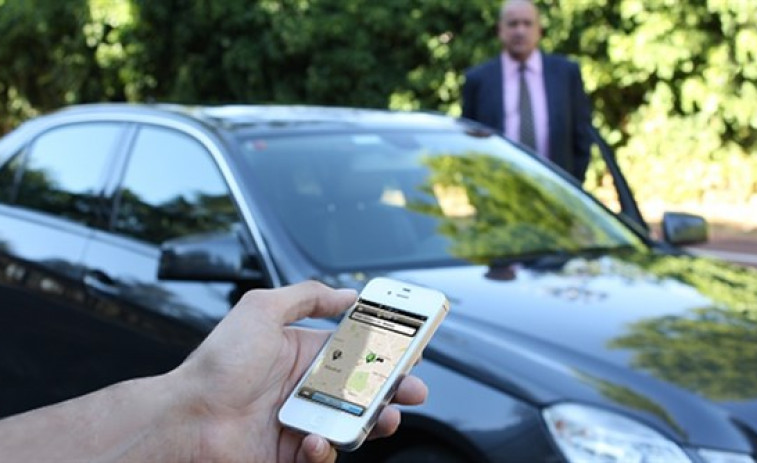 Competencia enmienda los planes de Fomento e insiste en liberalizar las alternativas al taxi