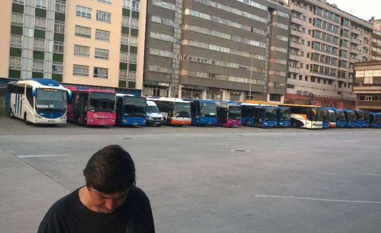 El gran seguimiento de la huelga de autobuses en Galicia deja 'tirados' a miles de usuarios
