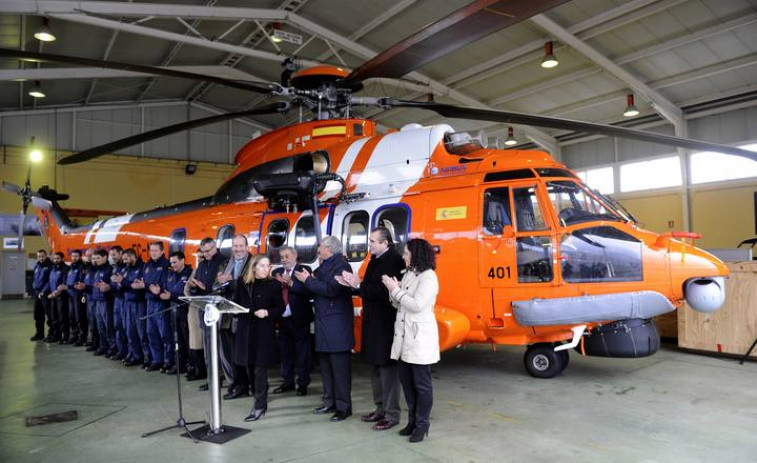 La ministra de Fomento presenta el nuevo helicóptero 'Helimer 401'