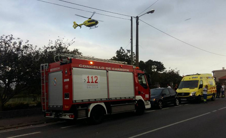 Un coche atropella en Muros a un guardia civil que circulaba en bicicleta