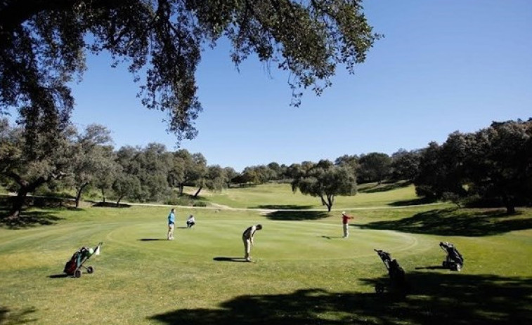 Los ecos de los pelotazos urbanísticos resuenan en un proyecto de campo de golf en Baiona