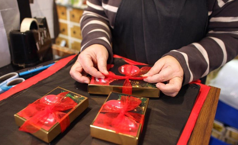 ​La mayoría de españoles pone de límite 200 euros para regalos navideños
