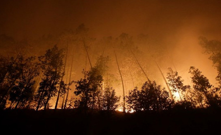 La Fiscalía pide 16 años de cárcel para la acusada de iniciar el menos 11 fuegos forestales e 2016