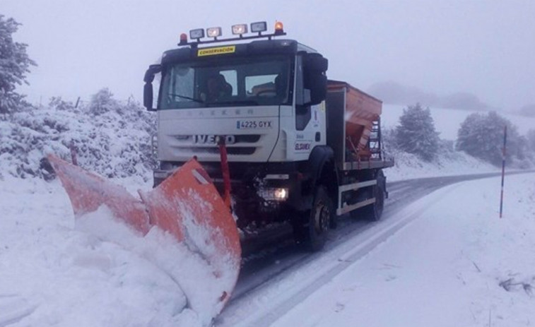 ​La alerta por nieve llega a Lugo y Ourense y obliga a cerrar una carretera secundaria