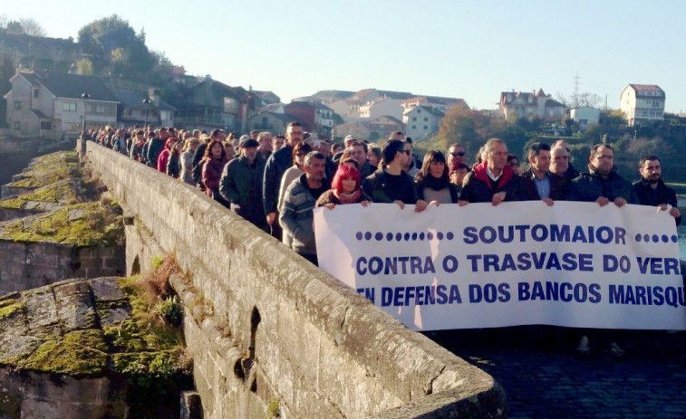 ​Medio millar de personas protestan en Soutomaior contra el trasvase del Verdugo