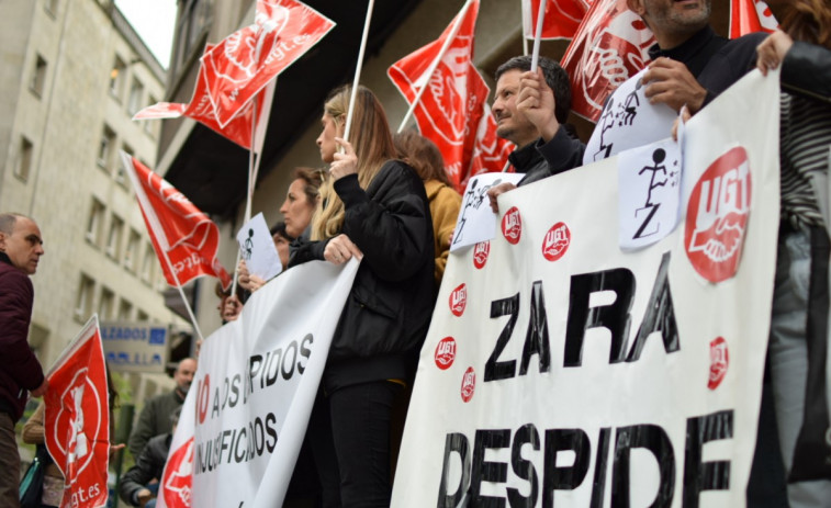 Nueva protesta laboral frente a una tienda de Inditex