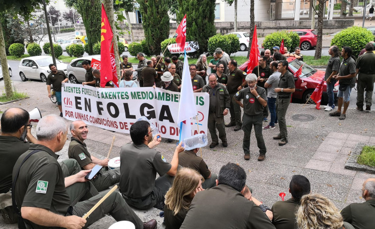 Agentes forestales y medioambientales continúan su lucha con una manifestación en Vigo