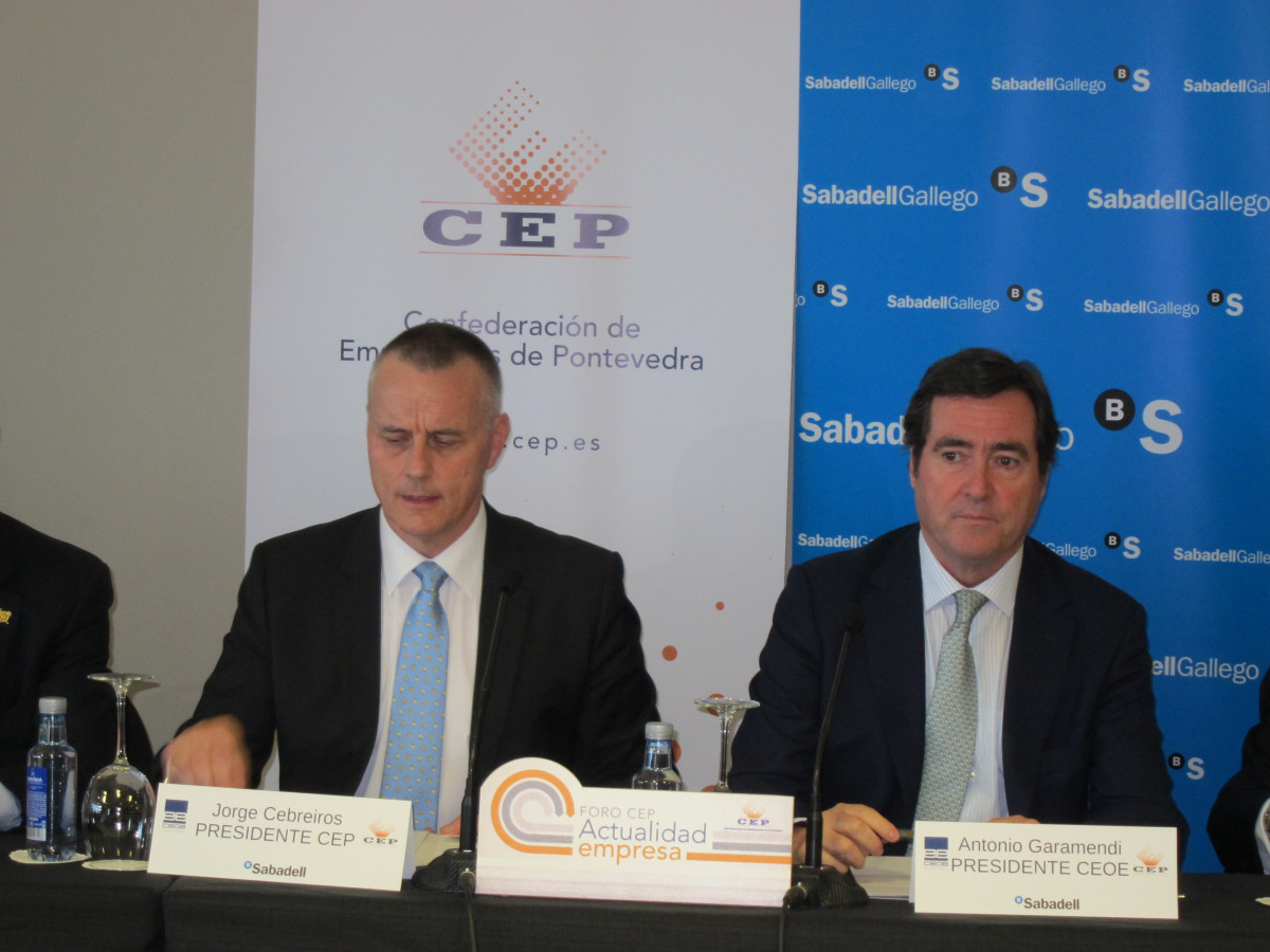 El presidente de la CEOE, Antonio Garamendi, y el presidente de la CEP, Jorge Ce