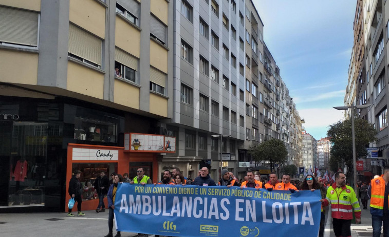 Los trabajadores de las ambulancias se movilizan en Santiago por un 