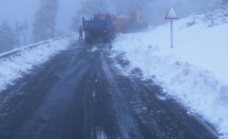 La nieve pone en alerta a los conductores gallegos