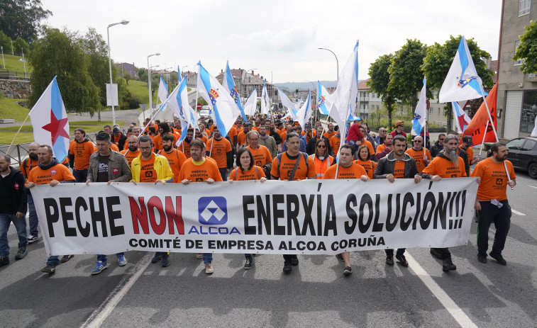 La protesta de Alcoa, Ferroatlántica y Celsia toma las calles de Santiago en defensa del empleo (vídeo)