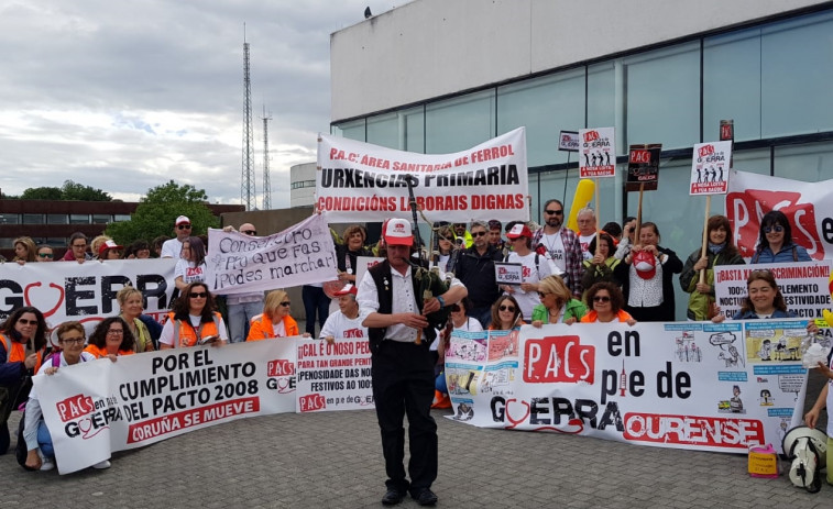 Los PACs protestan delante de la Xunta para reclamar el diálogo que ya tiene Atención Primaria