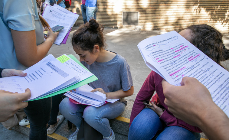 Estas son las notas de corte de las carreras en Galicia: Matemáticas con Física e Informática y Periodismo y Audiovisuales entre las más cotizadas