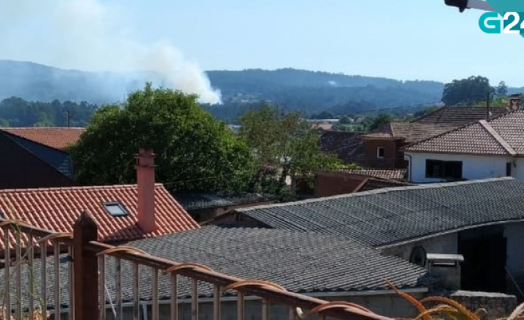 Un incendio en Cualedro quema al menos 21 hectáreas