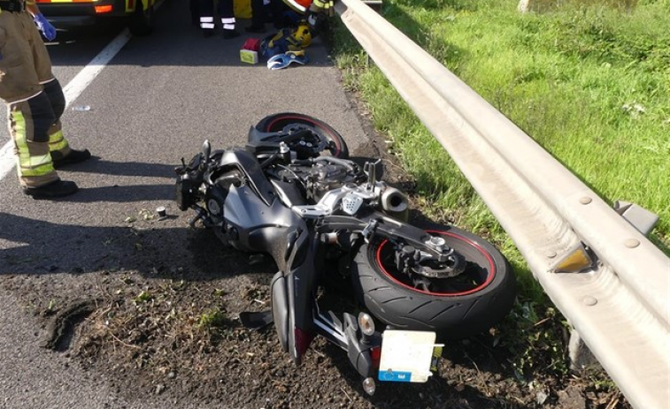 Un accidente deja dos motoristas muertos en Monforte de Lemos