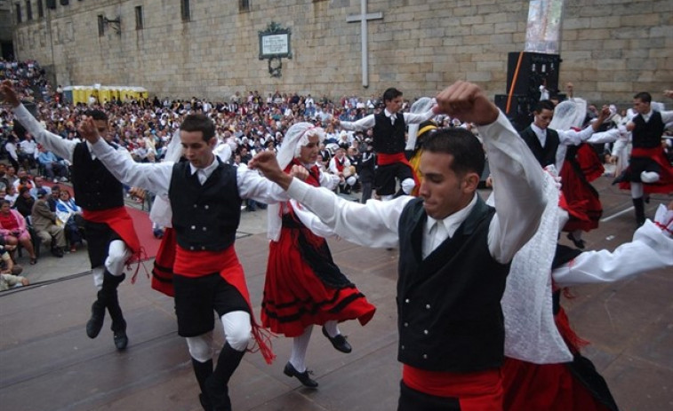 Baile en las calles de Compostela para 