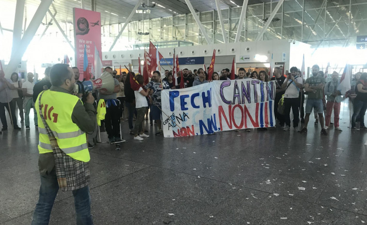 Sin cancelaciones pero con servicios afectados en la primera de las tres jornadas de huelga en el aeropuerto de la Lavacolla