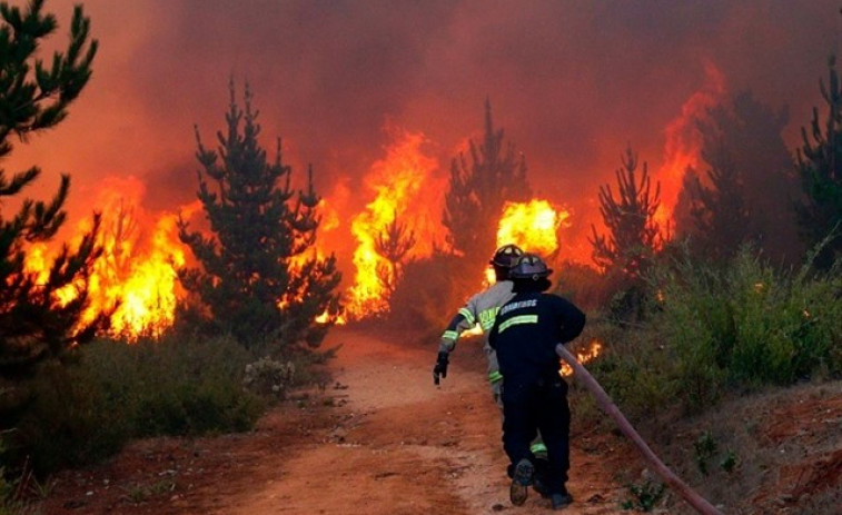 ​“Los incendios evolucionan; las condiciones laborales no”: 25 meses de lucha de los técnicos de prevención de incendios contra la Xunta