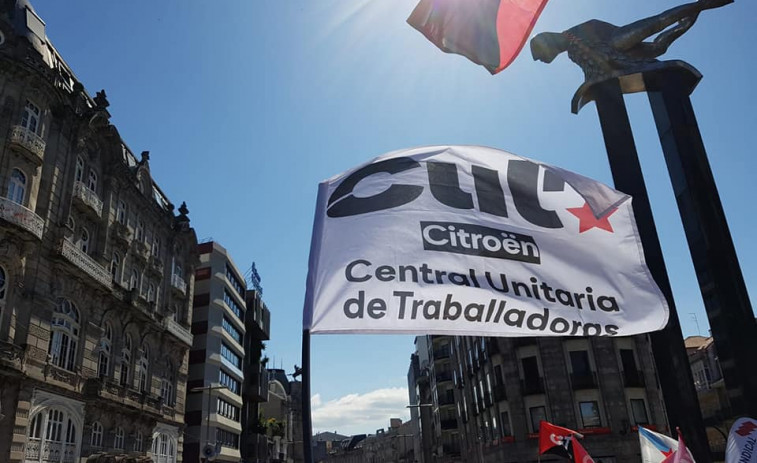 Victoria de una trabajadora eventual en su lucha contra Citroën PSA Vigo, que debe hacerla fija