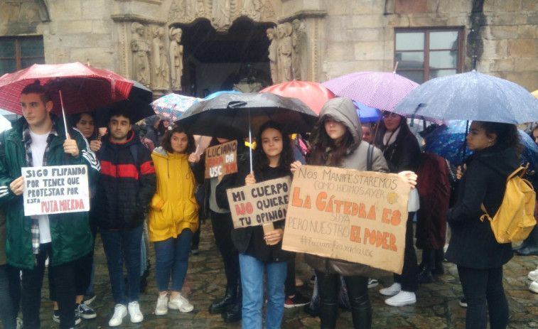 'Fuera machismo de la USC': alumnos piden a la universidad la expulsión de Luciano Méndez