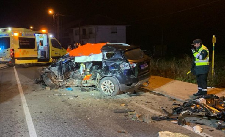 Un brutal accidente en Gondomar siega la vida de un chaval de 19 años y manda a otros dos al hospital