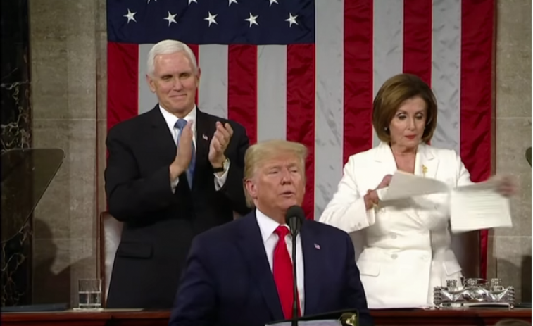 ​Pelosi y Romney le amargan la sesión a Trump