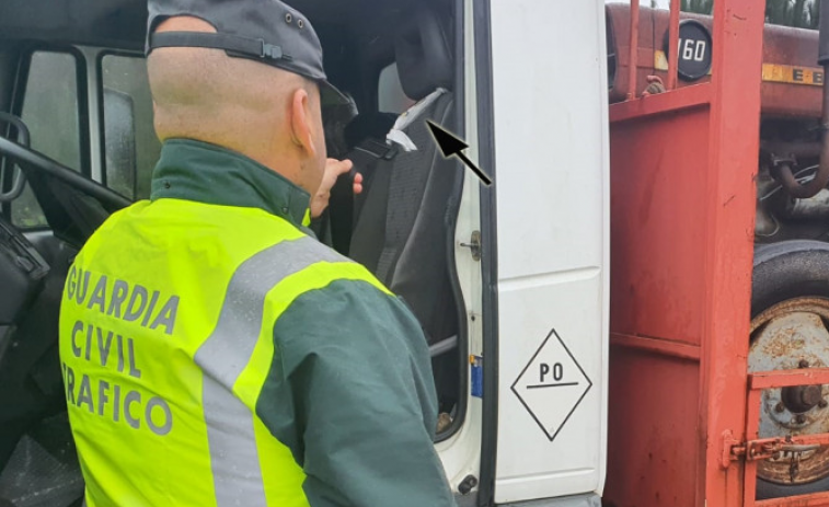 Camionero pillado con un cinturón de seguridad atado con una bolsa de plástico en Vilagarcía