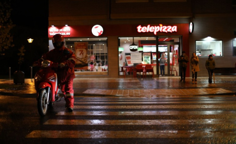 Telepizza cierra restaurantes, pero obliga a sus repartidores a trabajar 