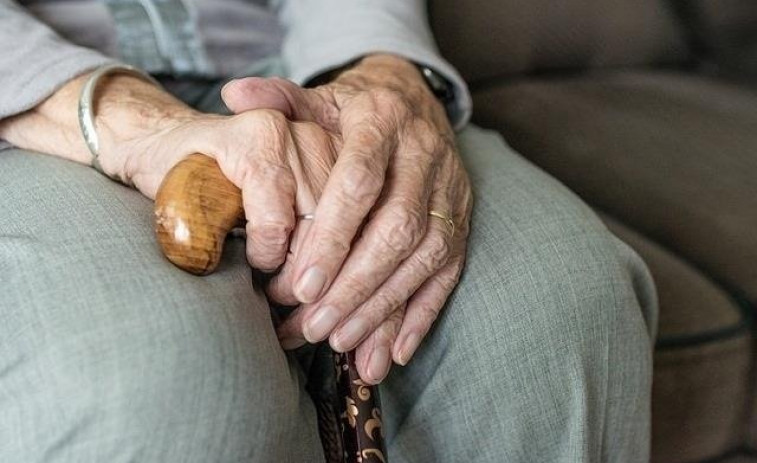 Las mujeres mayores viven peor que los hombres mayores en los países ricos, concluyen científicos