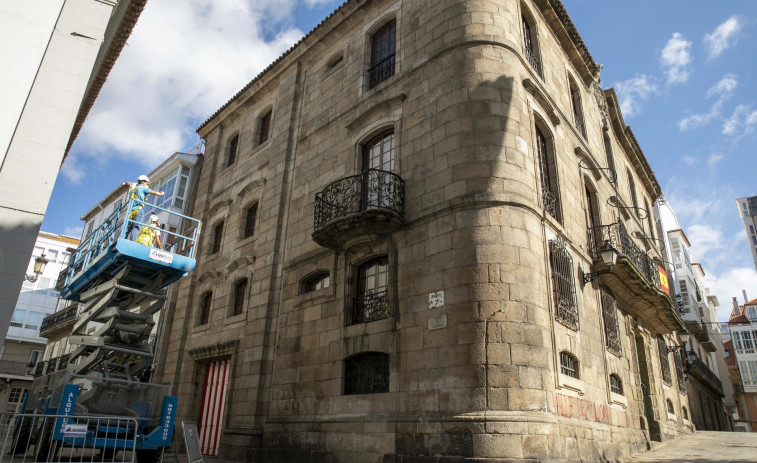 La familia Franco intenta vender la Casa Cornide de A Coruña, mientras se celebra el proceso para devolver el Pazo de Meirás