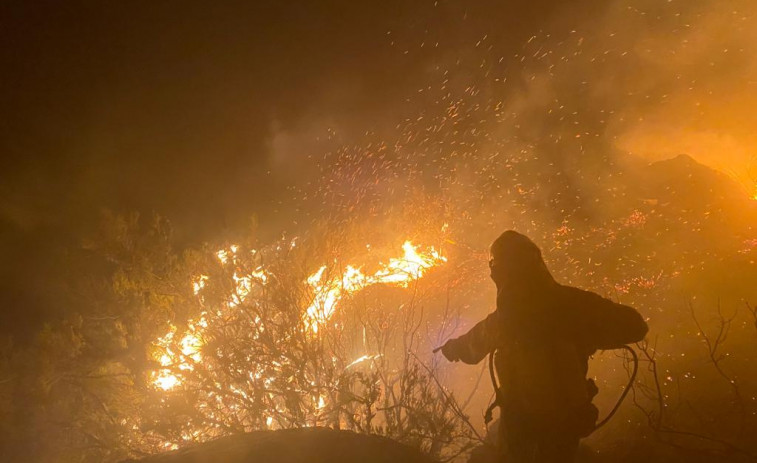 (VÍDEO) El incendio de Viana do Bolo se convierte en el más destructivo de la temporada en solo 14 horas: 150 hectáreas arrasadas