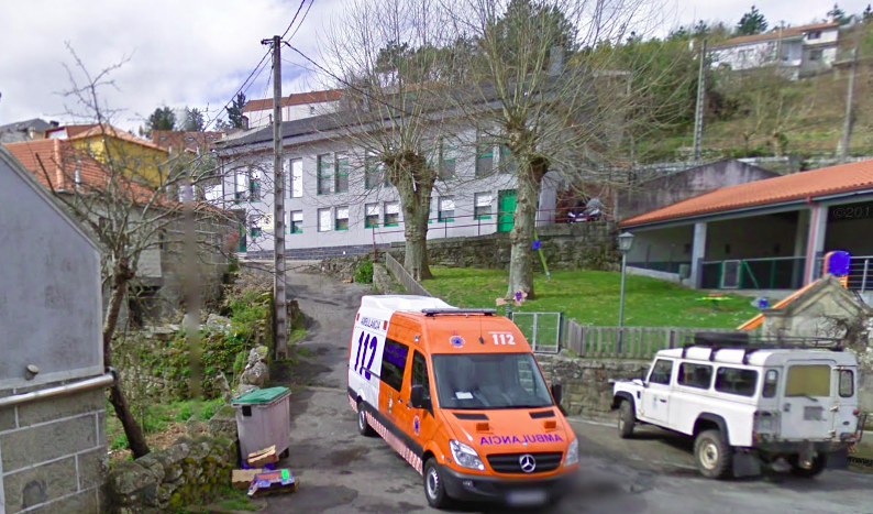 Ambulancia y Centro de Salud en Aviu00f3n en una imagen de Google Street View