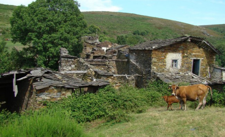 Centenares de aldeas abandonadas se reparten por Galicia