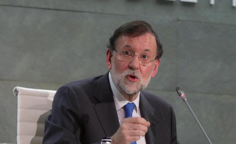 Mutis por el foro de Rajoy sobre la imputación de su ex-Ministro de interior en la presentación de las memorias de Romay