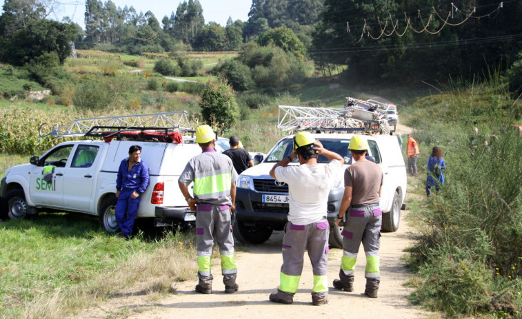 Morre electrocutado un operario que traballaba nunha liña de alta tensión en Cuntis