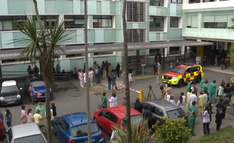 Un incendio en el Hospital de Conxo obliga al rápido desalojo de cientos de trabajadores y pacientes