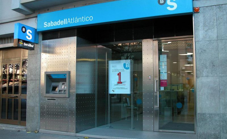 Banco Sabadell proyecta cerca de medio centenar de despidos en sus oficinas de Galicia