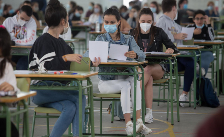 Educación no contempla suspender la enseñanza presencial pese al récord de casos en las escuelas gallegas