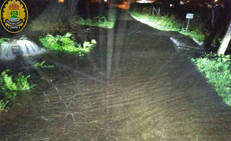 Inundaciones cortan carreteras en el sur de Galicia y el viento supera rachas de 130 kilómetros por hora