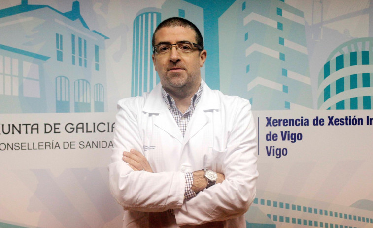 El gerente de la Estructura Orgánica de Xestión Integrada del área sanitaria de Vigo, Félix Rubial, niega que el subdirector de Urgencias, Juan Lázaro, haya dimitido y asegura que no lo hará.