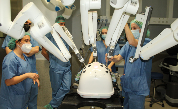 El Sergas realiza tres intervenciones con robot para cirugía ortopédica