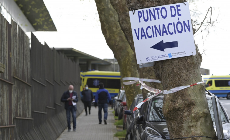 Casi nueve de cada diez gallegos menores de 60 consultados para la segunda vacuna elige AstraZeneca