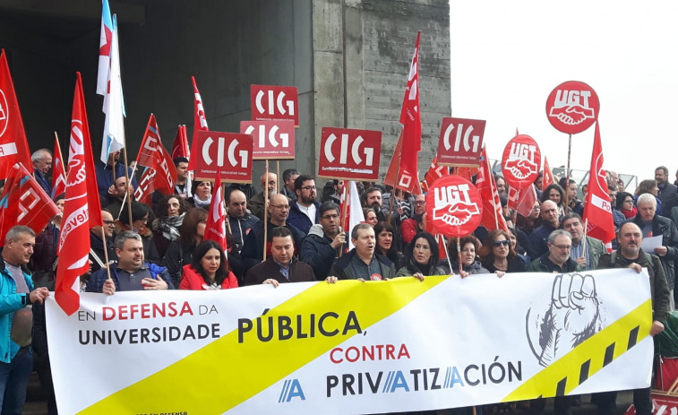 Plataforma Defensa Universidade Pública: “La Xunta limita grados en la pública pero sí abre los privados de Abanca