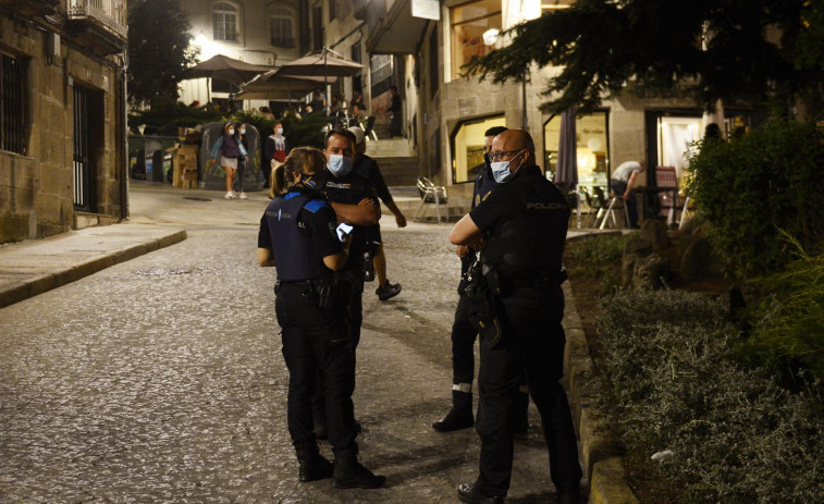 Más policía en las calles para intentar controlar los contagios de una quinta ola que sigue disparándose