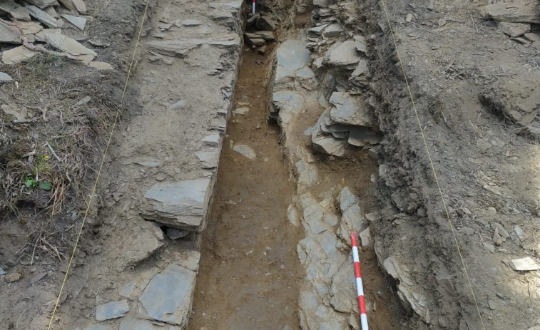 Nuevas cabañas aparecen en el yacimiento de más de 2.000 años de O Castrillón, en Larouco