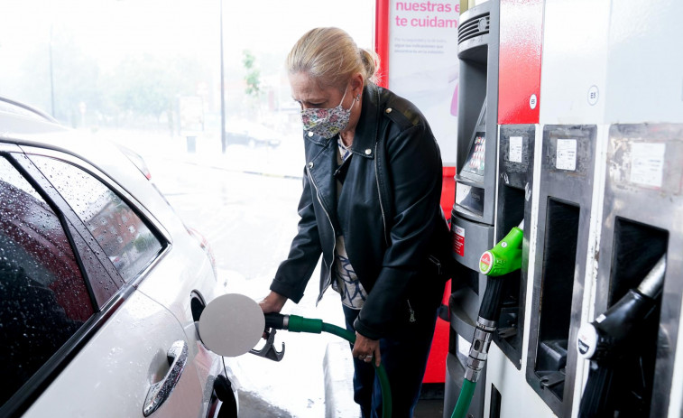Descuentos en las gasolineras: el precio del surtidor no será el precio final, advierten empresarios