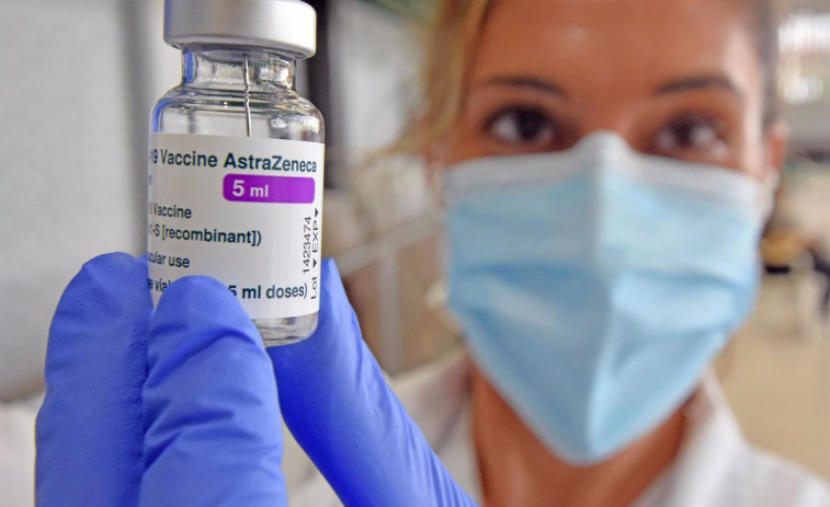 AstraZeneca admite, tres años después, que su vacuna contra la Covid puede provocar trombos