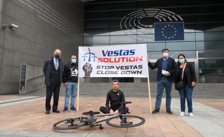1.600 kilómetros en bicicleta hasta Bruselas en defensa de la supervivencia de la planta de Vestas en Viveiro