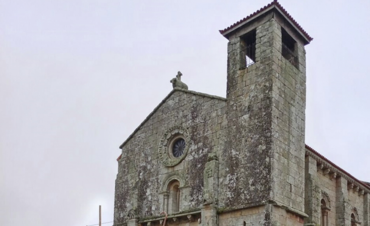 Ladrón provoca un destrozo de 1.900 euros en una iglesia de A Merca para llevarse un botín de 3 euros