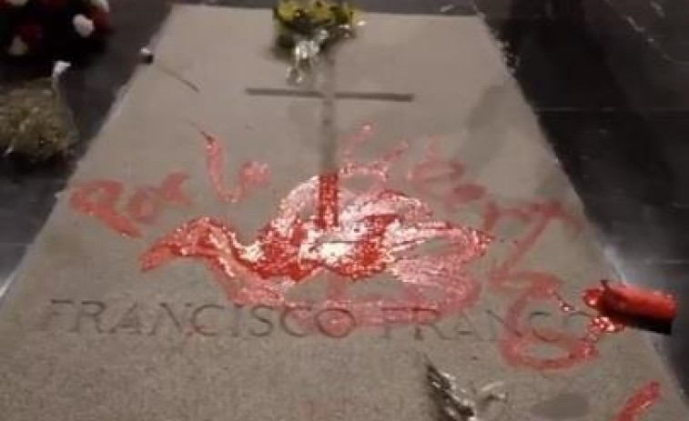 Enrique Tenreiro, artista, a juicio por pintar una paloma en la tumba de Franco del Valle de los Caídos